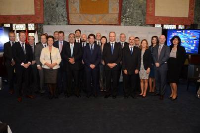 El presidente del Cabildo recibe a una delegación de embajadores de casi una veintena de países de la UE