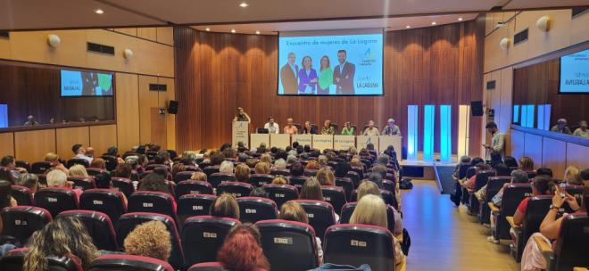 CC congrega a más de 400 mujeres en La Laguna para analizar la realidad del colectivo y recoger sus aportaciones