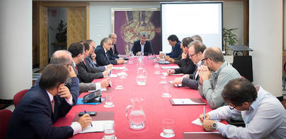 Canarias expone a empresas especializadas su potencial en la eólica marina