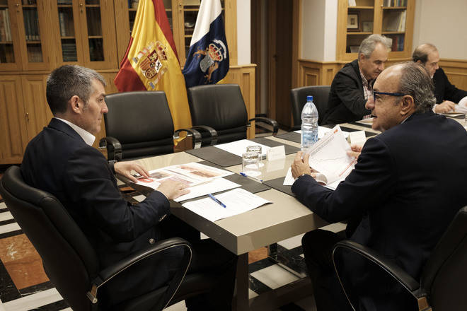 Clavijo analiza con el sector del tomate el nuevo plan estratégico