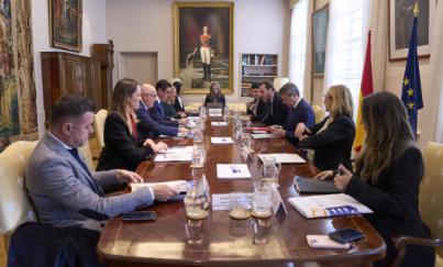 Gobierno y cabildos solicitan un marco de financiación estable para desarrollar los proyectos de los trenes