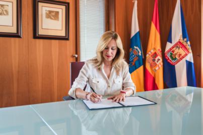 Rosa Dávila, firma el decreto de la declaración de emergencia hídrica