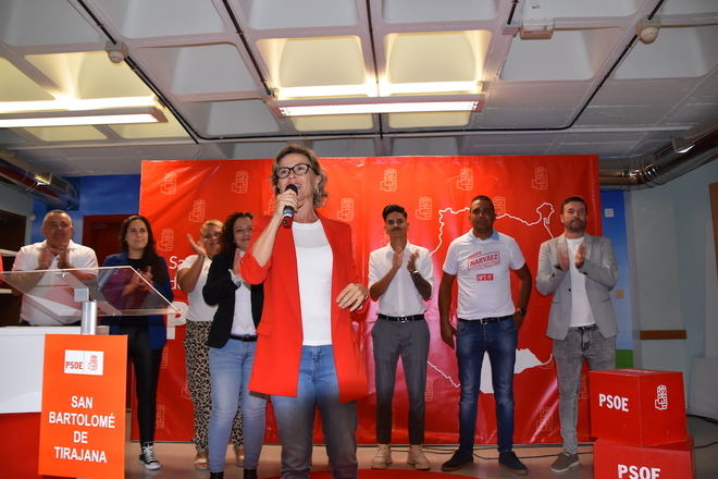 Conchi Narváez detalla a la ciudadanía de El Castillo del Romeral las mejoras realizadas en el barrio y los proyectos de futuro