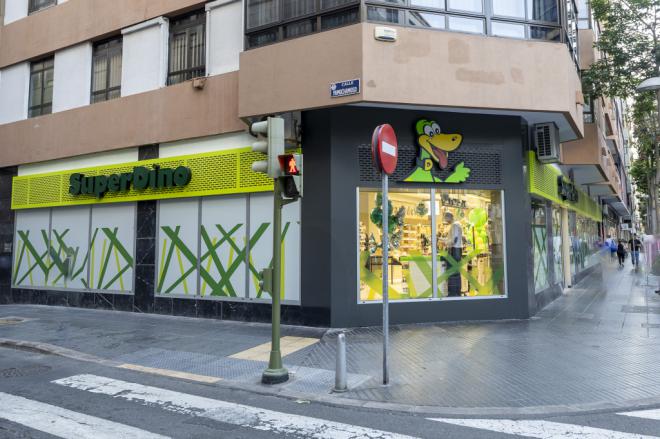HiperDino abre una nueva tienda en la calle León y Castillo y amplía su oferta en la capital grancanaria