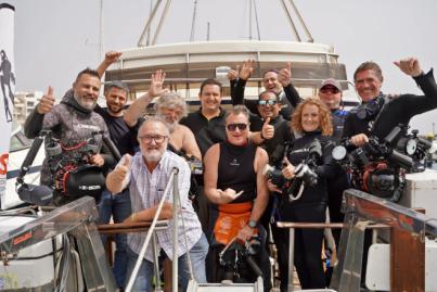 Arona recibe a los seis profesionales de la imagen submarina que están realizando una vuelta completa a Tenerife a través de sus fondos marinos