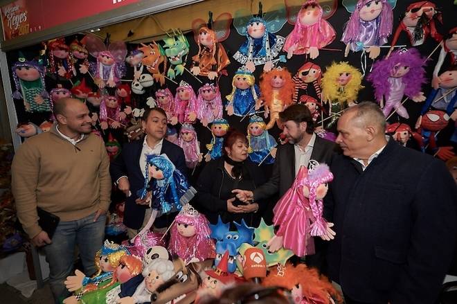 Abren la feria de artesanía en Reyes de Santa Cruz y La Laguna