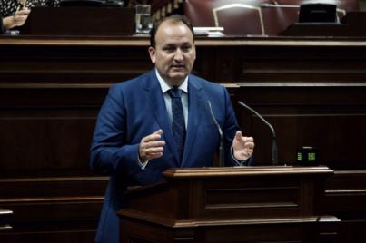 Fernández de la Puente apoya la implantación de bonos gratuitos para el transporte público insular con las mismas condiciones que el resto del país