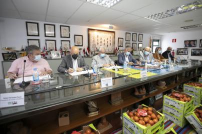 Spar Gran Canaria renueva el convenio del tomate de La Aldea con Coagrisan