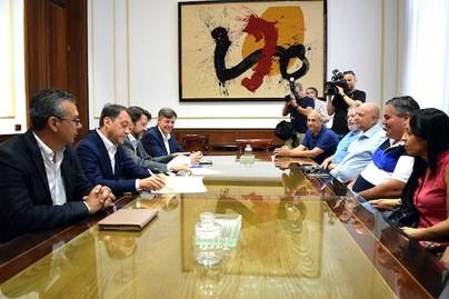 Formalizado el convenio para el rescate de licencias de taxis