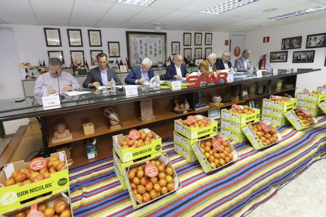 Spar Gran Canaria renueva por 3º consecutivo su convenio del tomate de la Aldea con Coagrisan