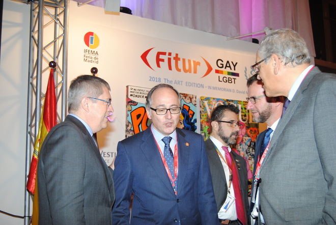 El presidente de Iberia y el alcalde de San Bartolomé de Tirajana en el entorno de Fitur Gay.