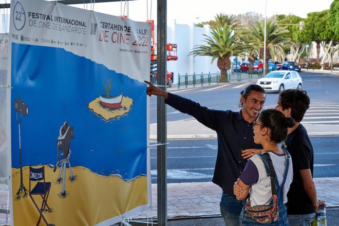 Bradley Joshua Ibrahim, con su obra ‘Island Director’, ganador la primera edición del Certamen de Murales del FICL