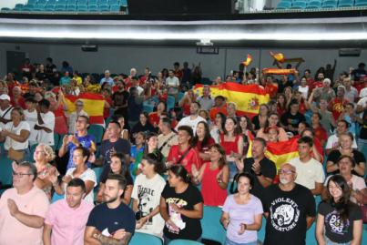 Más de 500 personas celebran el triunfo mundialista de España y Misa Rodríguez