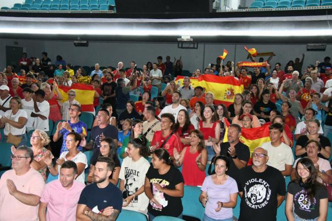 Más de 500 personas celebran el triunfo mundialista de España y Misa Rodríguez