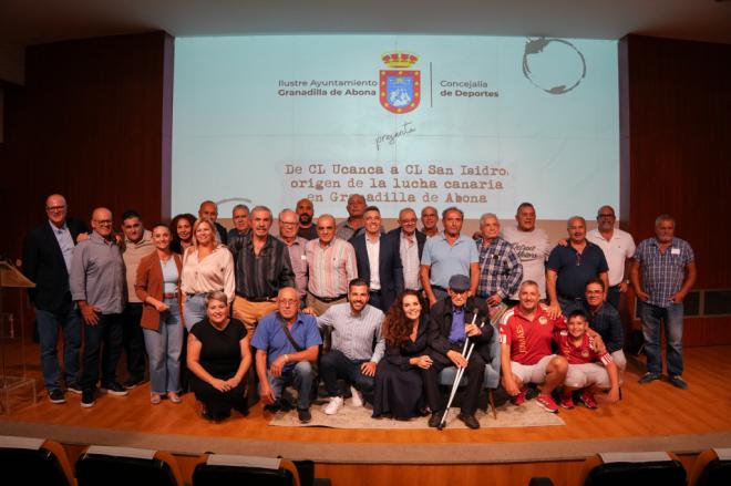 Granadilla de Abona homenajea a la familia de la lucha canaria en el municipio