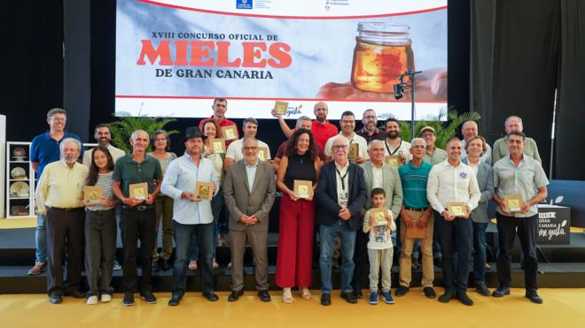 Clara Isaura González logra el premio a la Mejor Miel de Gran Canaria
