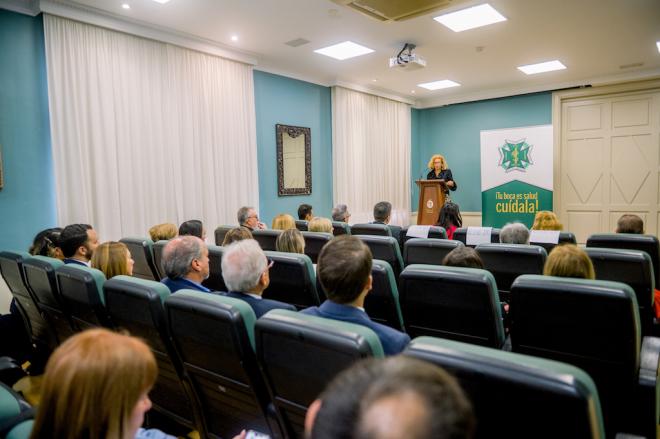 El Colegio de Dentistas de la provincia tinerfeña destaca que Tenerife sea sede de dos congresos nacionales