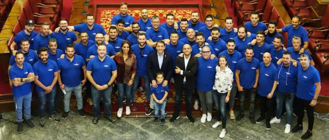 Zeta Zetas visitan el Ayuntamiento antes de la final de ‘Got Talent’