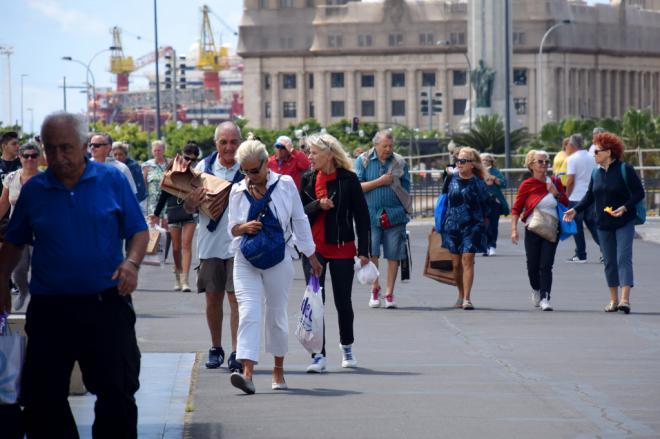 Los cruceristas gastan en Santa Cruz más de 140 millones de euros en 2023