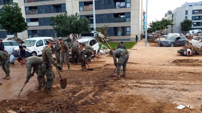 La Brigada “Canarias” XVI trabajan en zonas afectadas por la DANA
