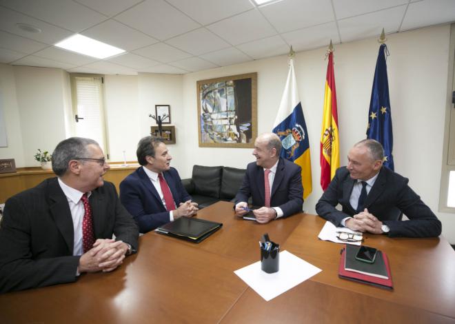 El embajador de Cuba en España se reune con instituciones políticas y económicas de Canarias