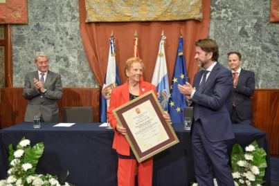 Título de Hija Ilustre de la isla de Tenerife a África Fuentes por su labor humanitaria