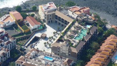 El Ayuntamiento de Valle Gran Rey reclama el suelo municipal que usurpa el Hotel Playa Calera