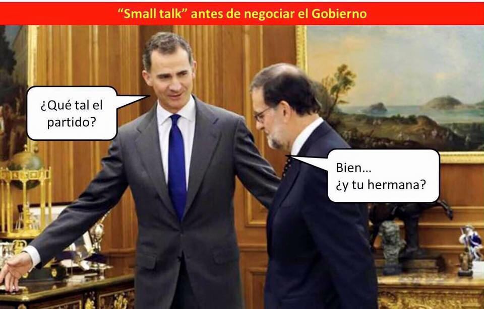 El saludo de cortesía entre el Rey y Rajoy
