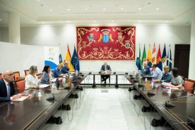 El Gobierno informa favorablemente la propuesta del Parlamento canario ante las Cortes sobre el comercio triangular