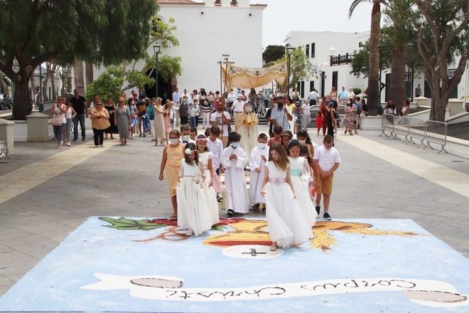 El arte callejero engalana el Corpus en la Plaza de Yaiza