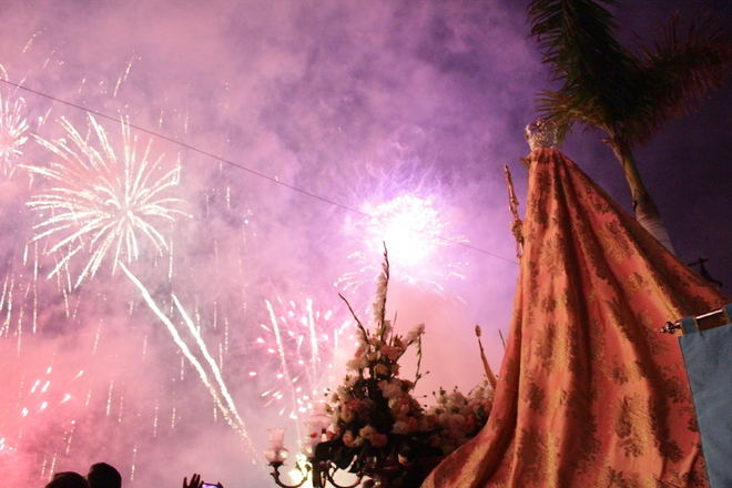El cielo de Alcalá se llena de color para honrar a la Virgen de Candelaria