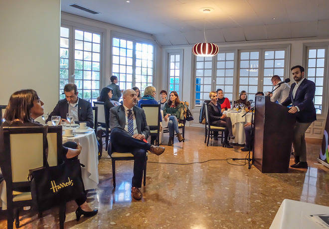 Ayuntamiento y Sinpromi promueven la inserción laboral en el sector hotelero
