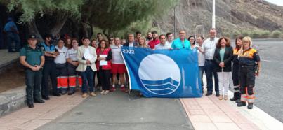 El municipio estrena servicio de socorrismo del litoral por un periodo de cuatro años en el izado de la Bandera Azul