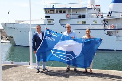 Óscar Noda destaca el “compromiso” de Puerto Calero para sumar 27 banderas azules consecutivas