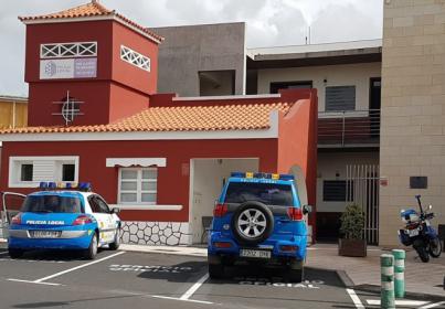 Policía Local y Polcía Canaria retiran 37 perros que se encontraban en el interior de una finca