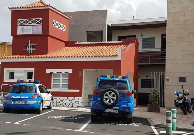Policía Local y Polcía Canaria retiran 37 perros que se encontraban en el interior de una finca