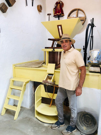 Un siglo moliendo el gofio gomero