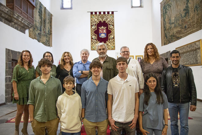 La familia del doctor Pedro de las Casas Alonso dona su fondo bibliográfico