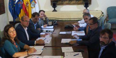 Los Cabildos negociarán con el Gobierno una mejora de la financiación
