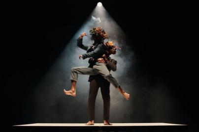 Naturaleza y danza contemporánea se fusionan en el Teatro Victoria con ‘Flowerheads Show’