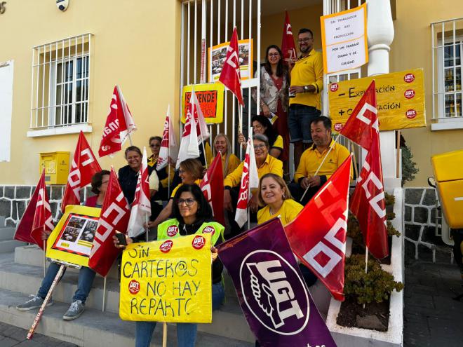 CCOO y UGT apoyan a la plantilla de la unidad de Correos de San Miguel