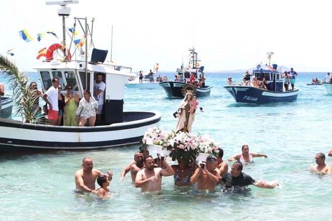 Playa Blanca sube el telón de sus fiestas del Carmen