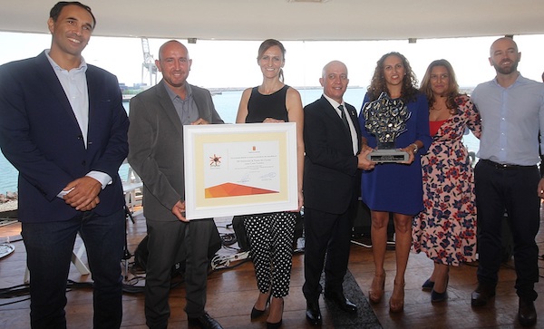 Tías recibe el Premio Isla de Lanzarote en su 50 aniversario como zona turística pionera