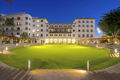 Iberostar Grand Hotel Mencey despide el verano con fiestas temáticas a todo color