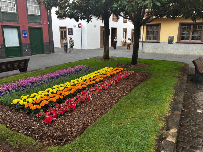 La Laguna viste con los colores del orgullo LGBTI los jardines de La Concepción