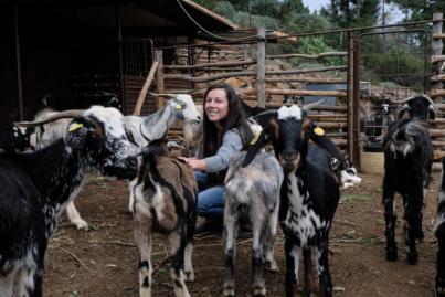 La ganadera y quesera ecológica Jenifer Santos Cabrera, Premio Agrojoven 2022