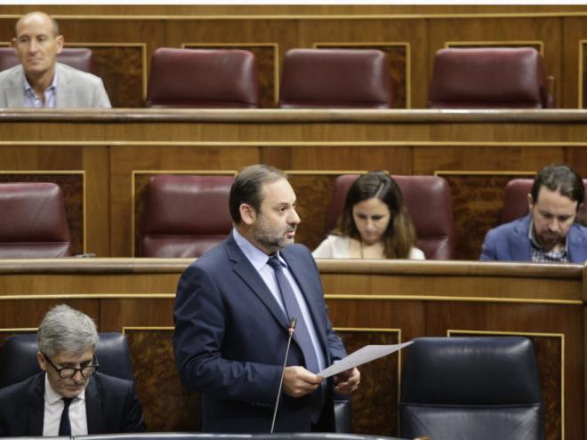 Ábalos insta a los ayuntamientos a abrir más espacios a los peatones ante la desescalada