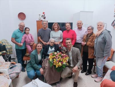 La Aldea de San Nicolás homenajea a Adela Godoy por su 102 cumpleaños
