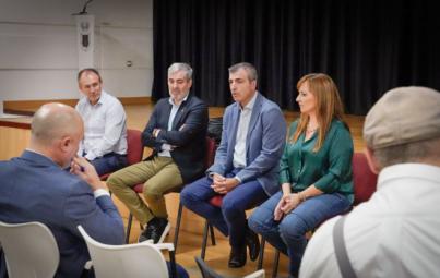 Clavijo y Domínguez reafirman ante afectados del volcán que La Palma es una “prioridad real”