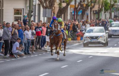 Miles de personas muestran su apoyo a las carreras de La Palma Ecuestre